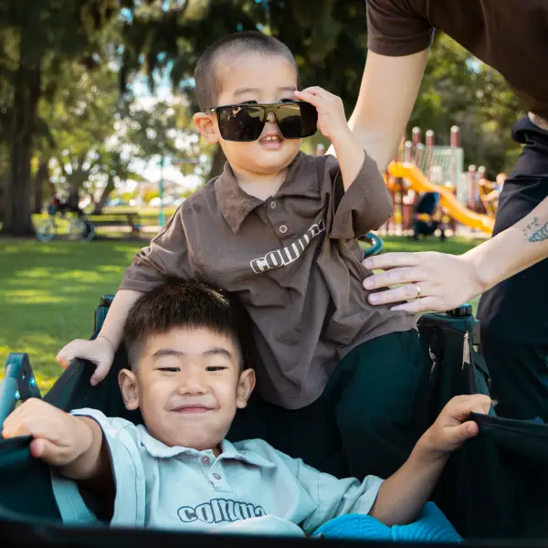 Children photographed together during a relaxed outdoor family session.