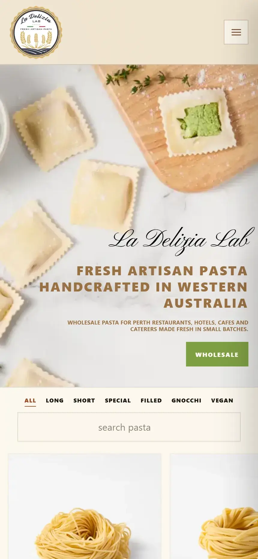 Mobile view of the La Delizia Lab website homepage showing the pasta hero and navigation on a phone screen